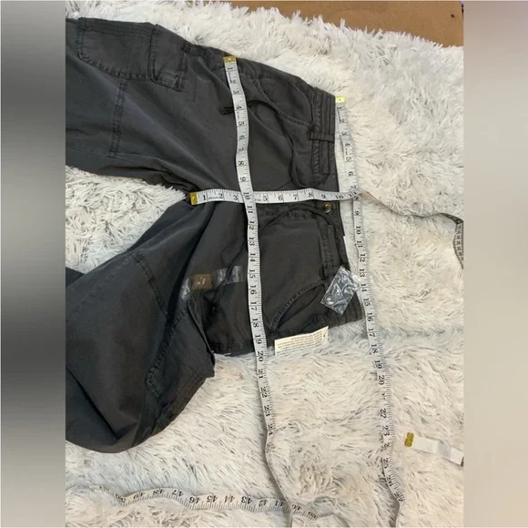 Sonoma Goods for Life 6 pocket midrise dark gray utility Capri Woman’s 10 - Picture 8 of 9